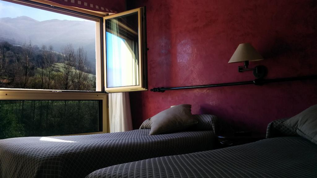 Hotel Lena Pola de Lena Szoba fotó