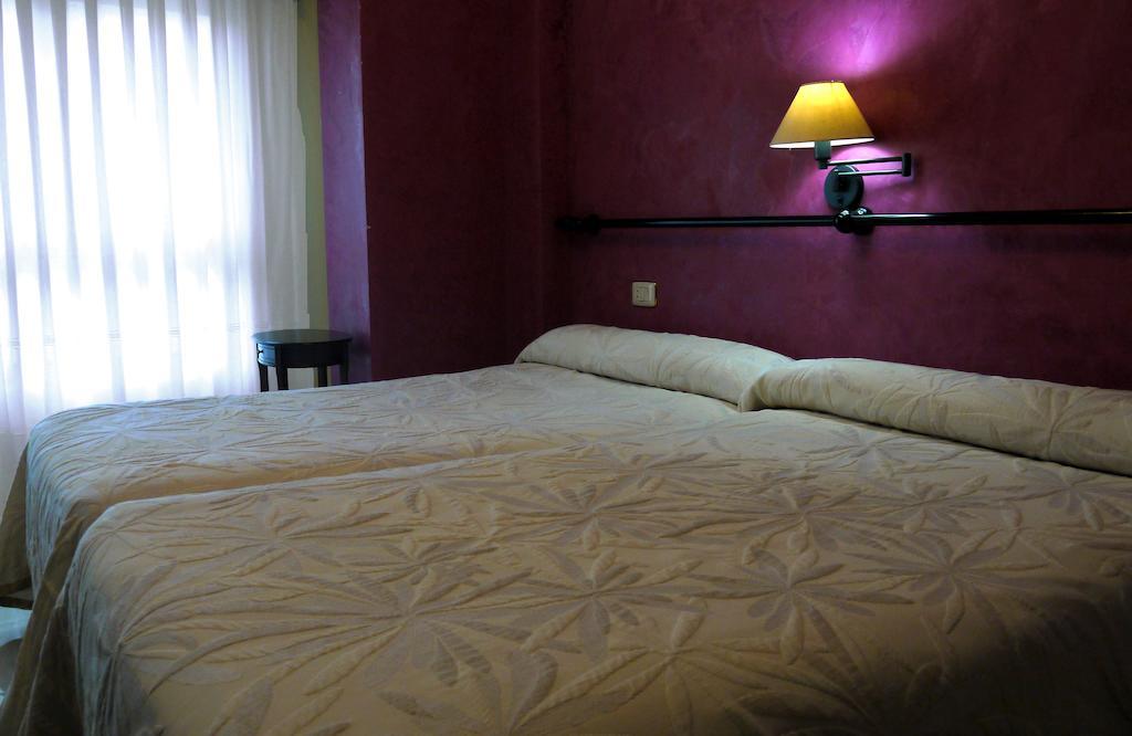 Hotel Lena Pola de Lena Szoba fotó