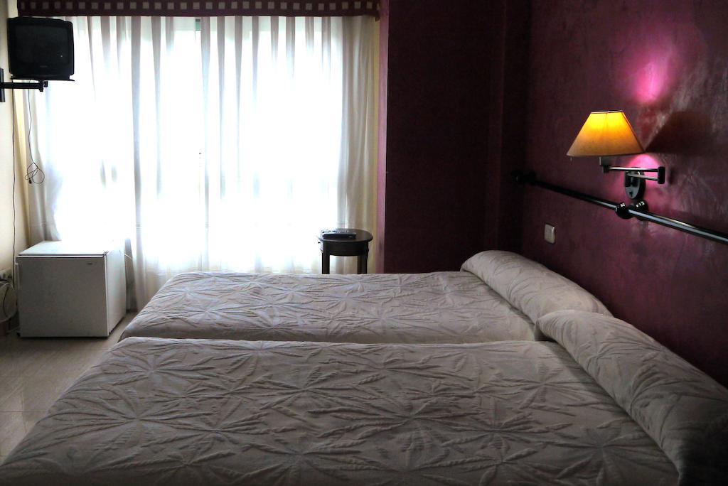 Hotel Lena Pola de Lena Szoba fotó