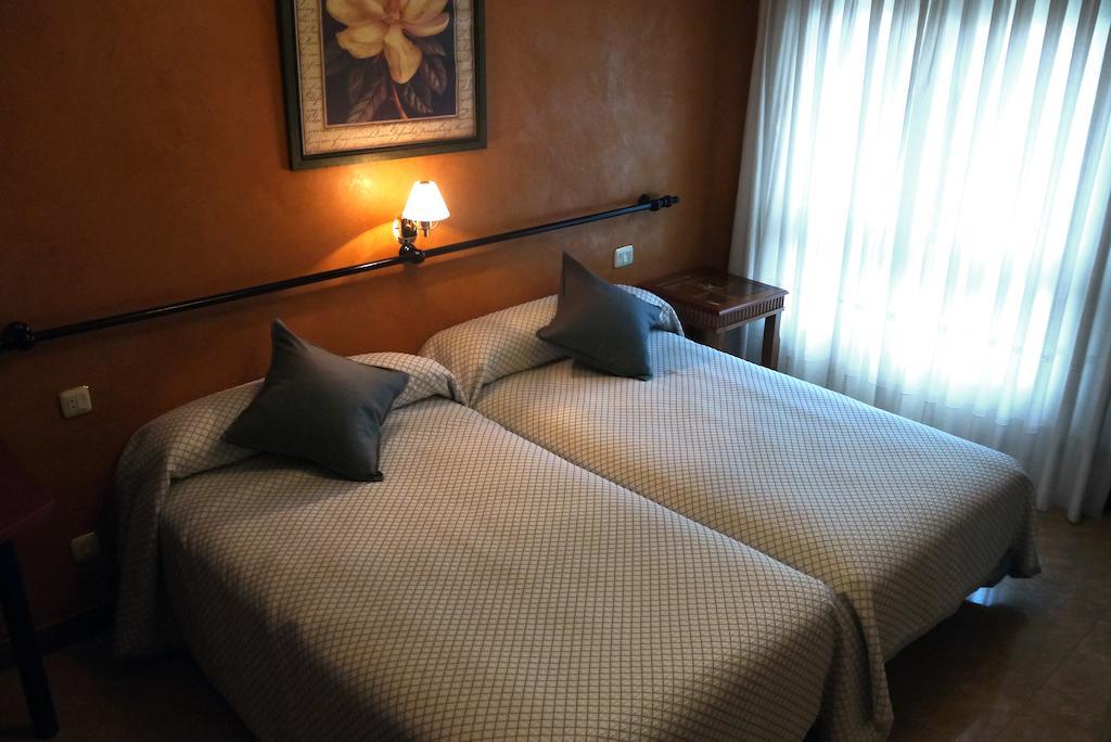 Hotel Lena Pola de Lena Szoba fotó